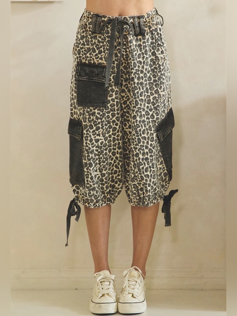 Oli & Hali Cheetah Print Cargo Capri Pants